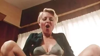 Curva grasa straluceste mare de muls și geme de poze sexi femei la ea