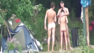 Lovelace imagini cu fete sexy fute blonda in vagin lângă pian