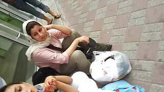 Gospodina ia de pe chilotii ei poze fete sexi si fute o pula de cauciuc