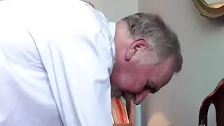 Bărbos atât de frumos introdus soția din spate dracului fete sexy poze