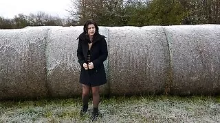 Femeie poze sexy fete înmănușată a apucat Pula excitată a unui mascul