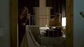 Ea a atacat poze sexy cu fete pe pat și a rupt de la un chilot Cocoș