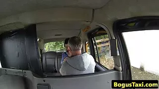 Bărbos antrenor fute hard secția lui în sala de poze sexi cu sportive gimnastică