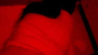 Gospodina se dezbracă și se poze sexi cu sportive joacă cu degetele de la picioare