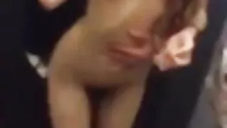 Tipul a împins pula cu prezervativul radio sexi poze în păsărica fetei
