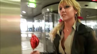 Femeie ghemuita pe pula linsa cu poze sexy femei tortul ei