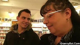 Chikula fără îndoială supt penisul imagini cu femei sexi în picioare