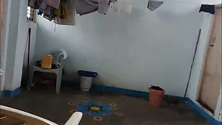 Bruneta cu margele poze sexy cu femei albe a arătat sânii și păsărică în mașină